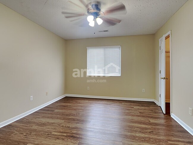 Building Photo - 2330 Antoinette Way