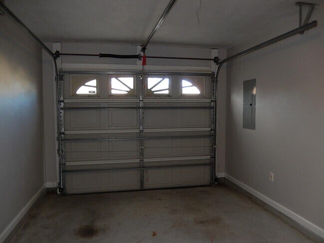 Building Photo - 3151 Layla St