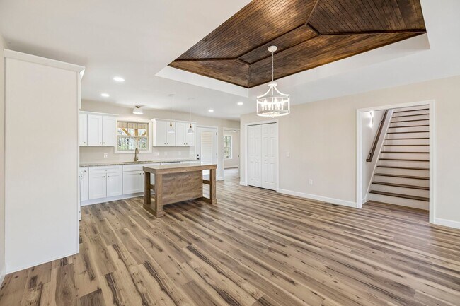 Building Photo - 211 Majestic Dr