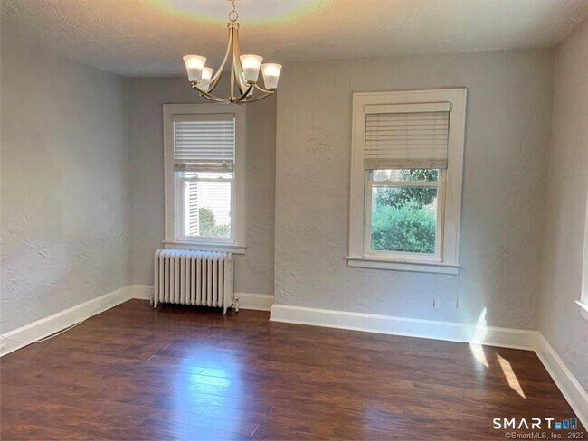 Building Photo - 203 Toms Rd