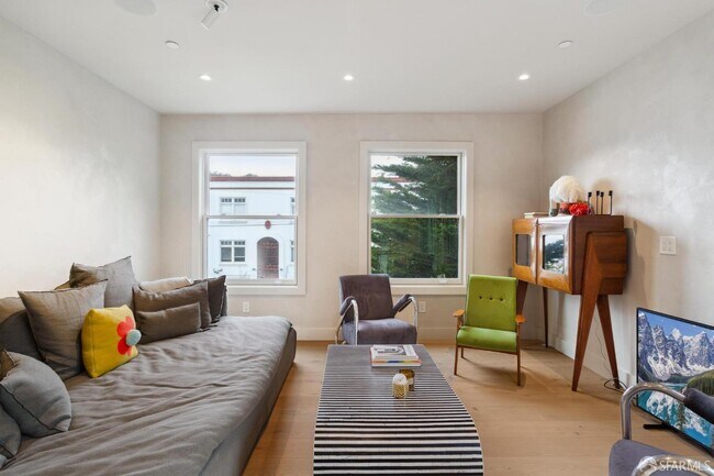 Building Photo - 754 Lake St