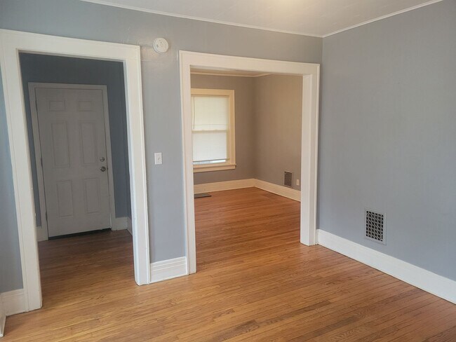 Building Photo - 126 Flanders St