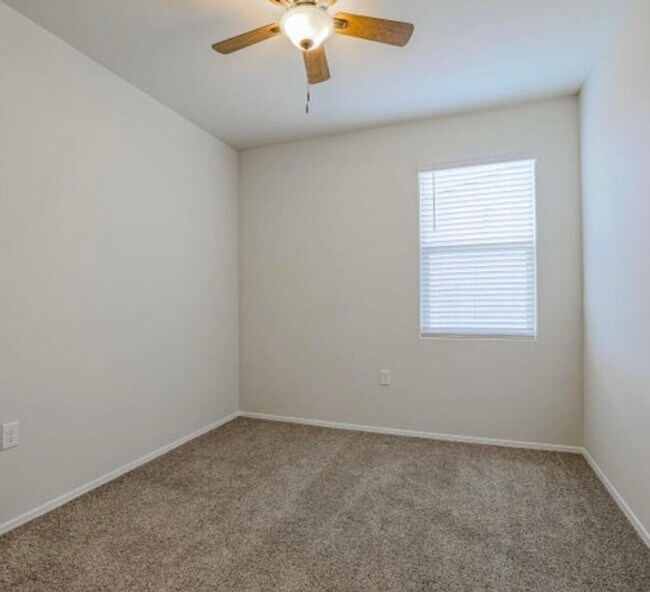 Building Photo - 30861 W Columbus Ave