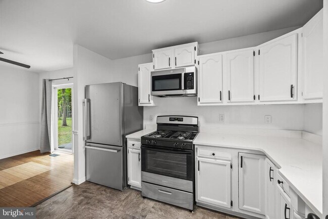 Building Photo - 109 6th Ave