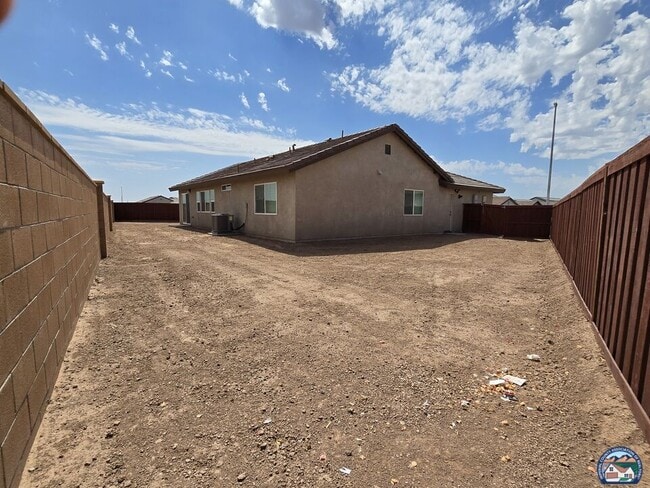 Building Photo - 2403 Dale Ct