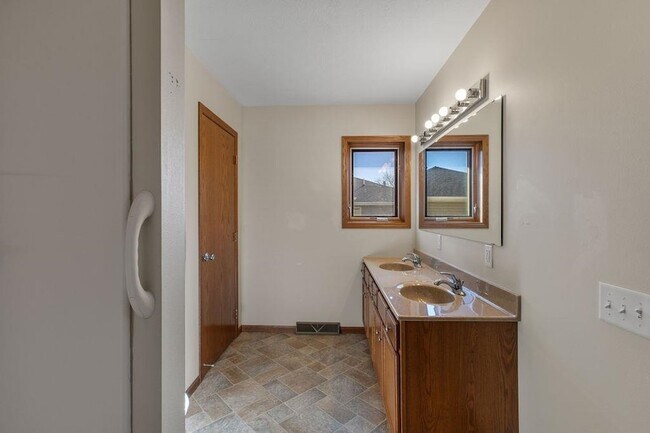 Building Photo - 112 N 5th St