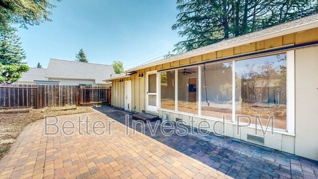 Building Photo - 3241 Montgomery Dr
