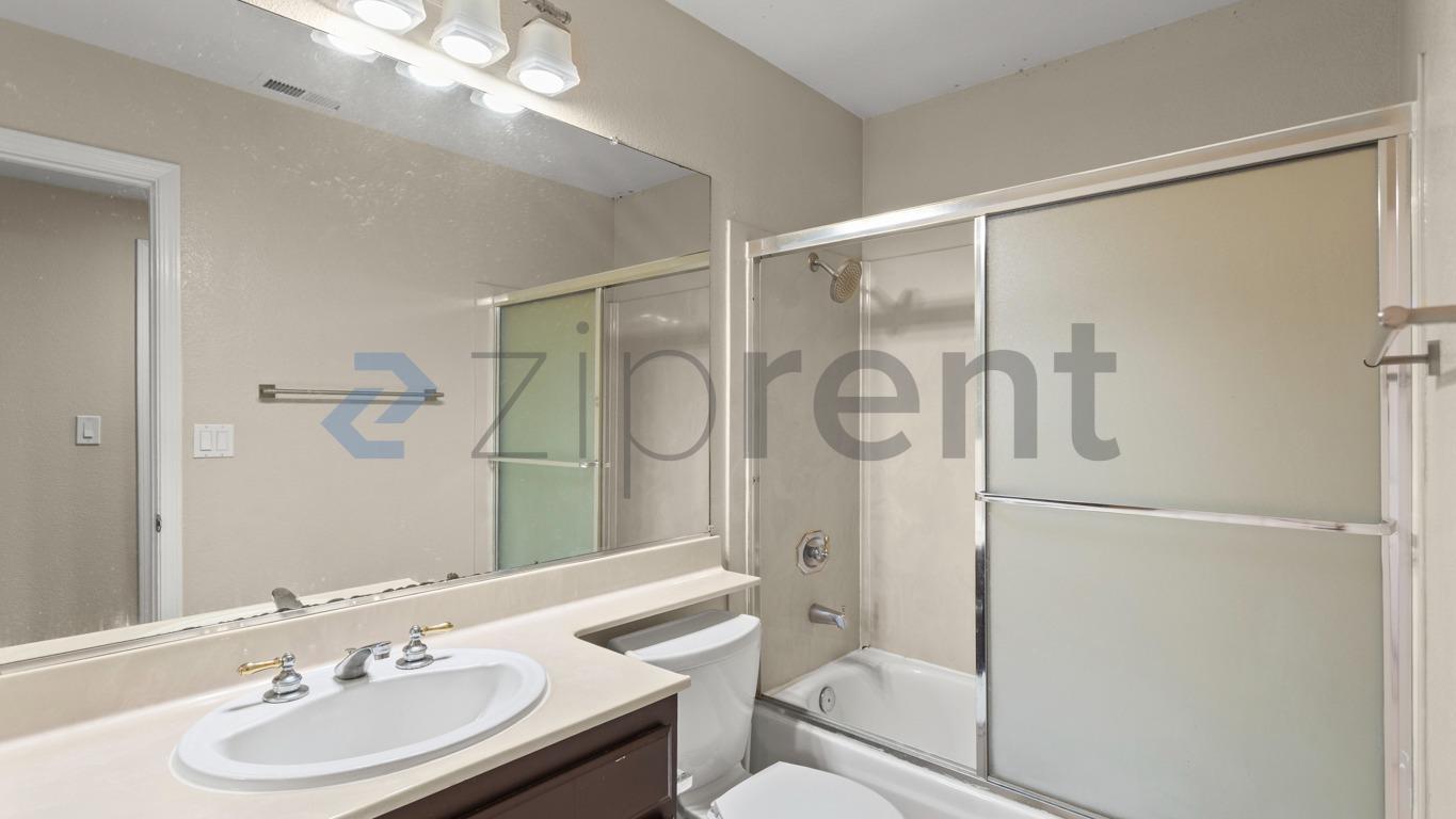 Building Photo - Unit