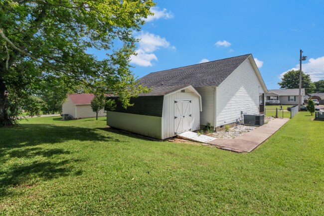 Building Photo - 2149 Hollandale Cir
