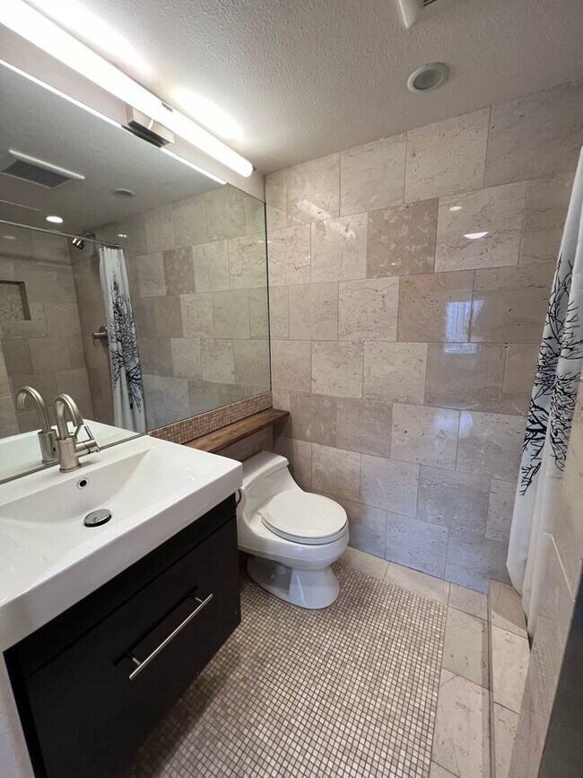 Building Photo - Beautiful Home In Arbor Place Tower