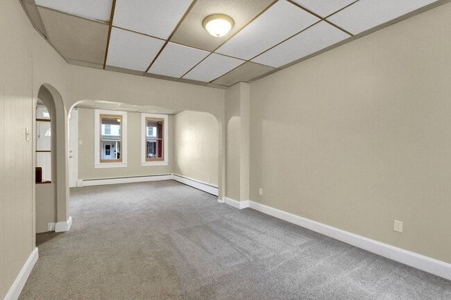 Building Photo - Spacious 4 Bedroom, 1 Bath Home in North York!