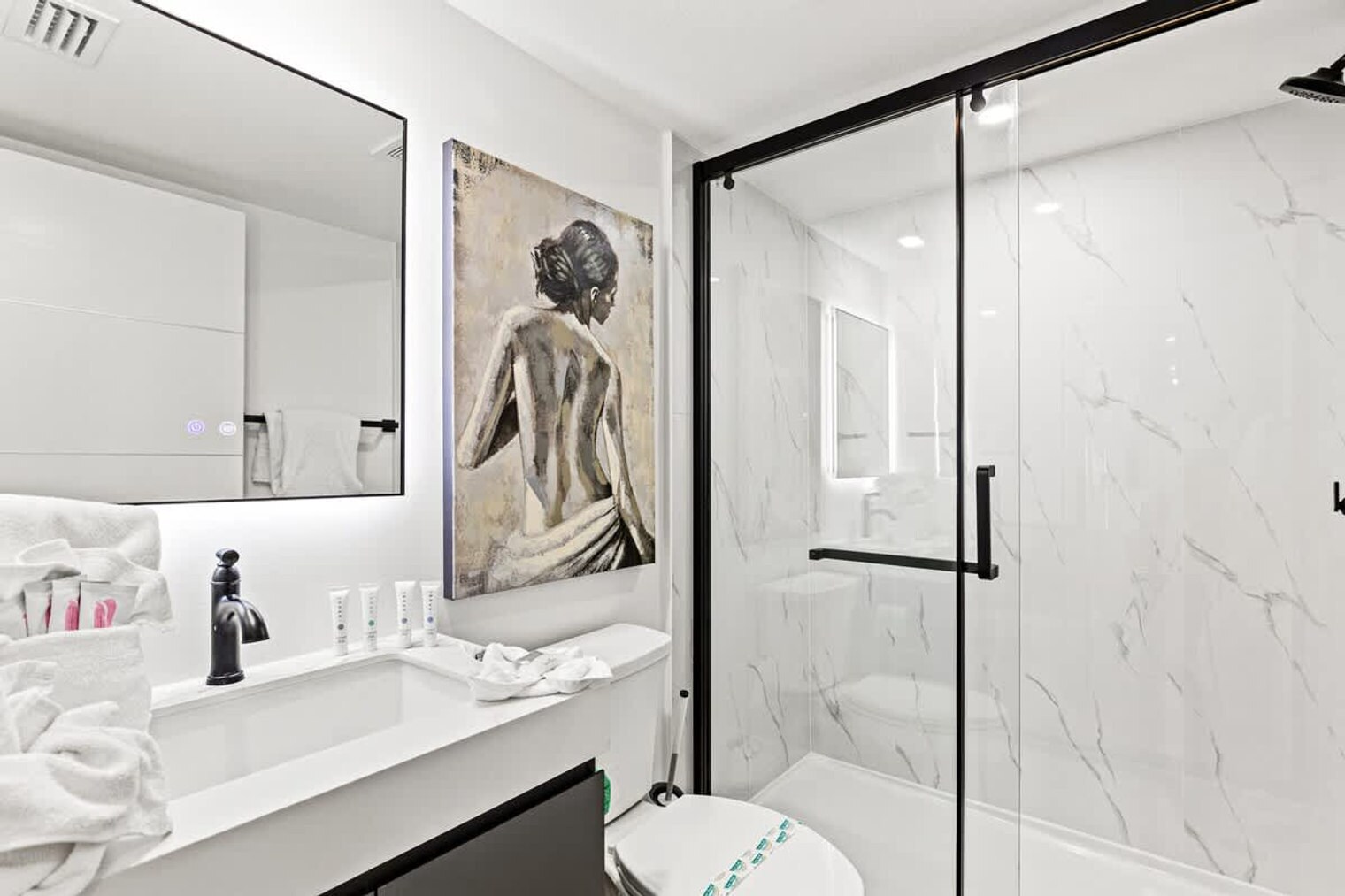 Building Photo - 8115 Thomas Dr