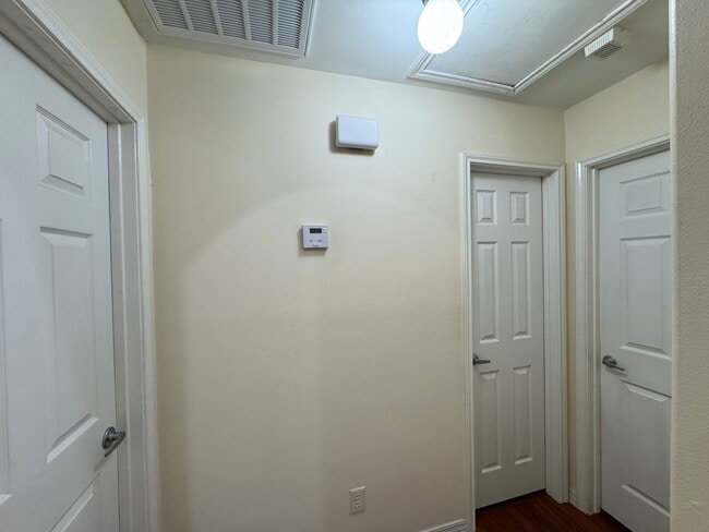 Building Photo - 7204 N 44th Ln