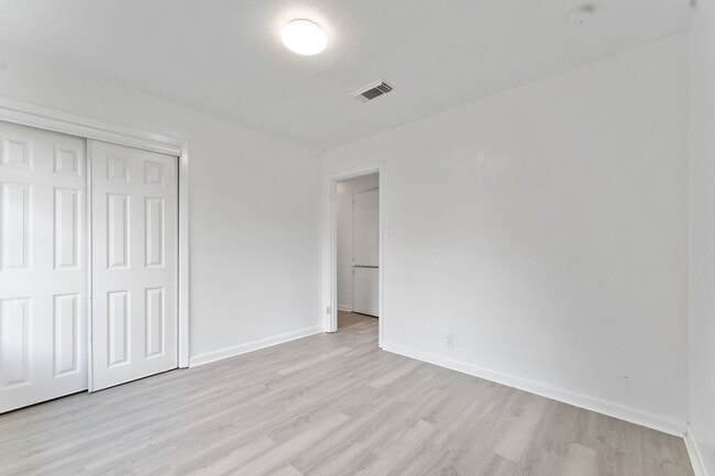 Building Photo - Welcome to a Home Full of Character and Comfort!