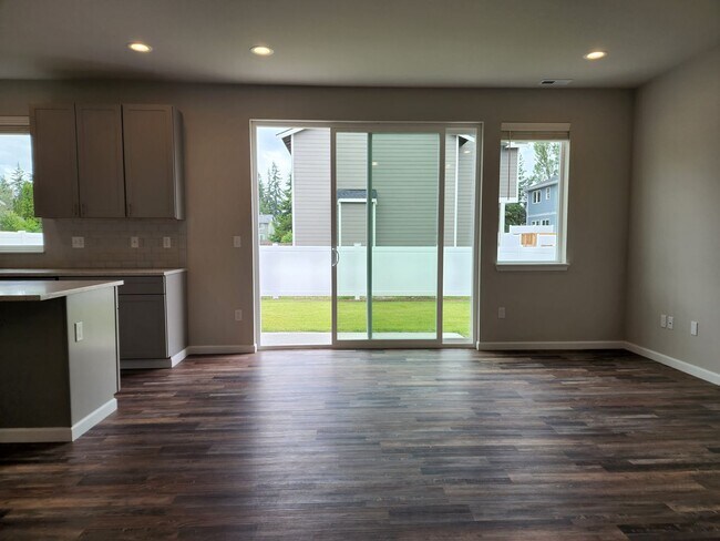 Building Photo - 15717 View Dr Ct SE