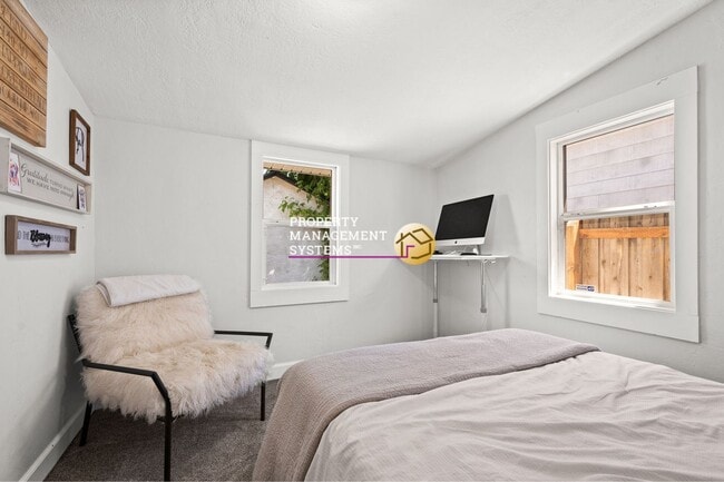 Building Photo - 3 Bedroom Salt Lake Bungalow For Rent