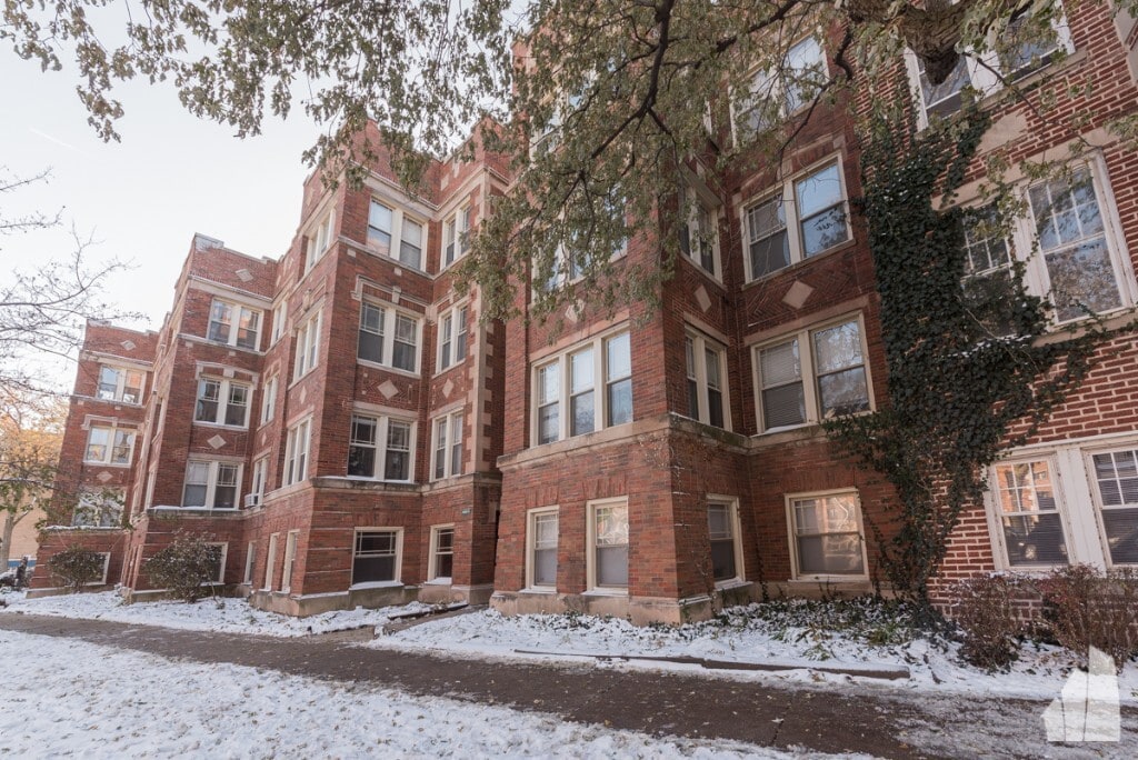 Building Photo - 1212 W Lunt Ave