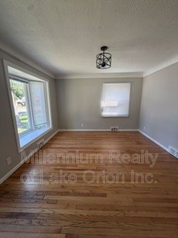 Building Photo - 636 Lebaron Ave