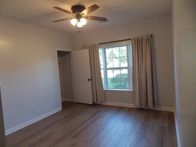 Building Photo - 3919 Gladiola Ct