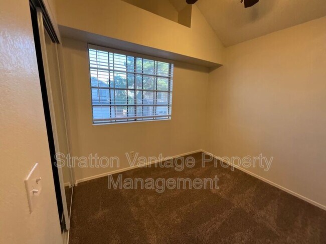 Building Photo - 441 S Maple