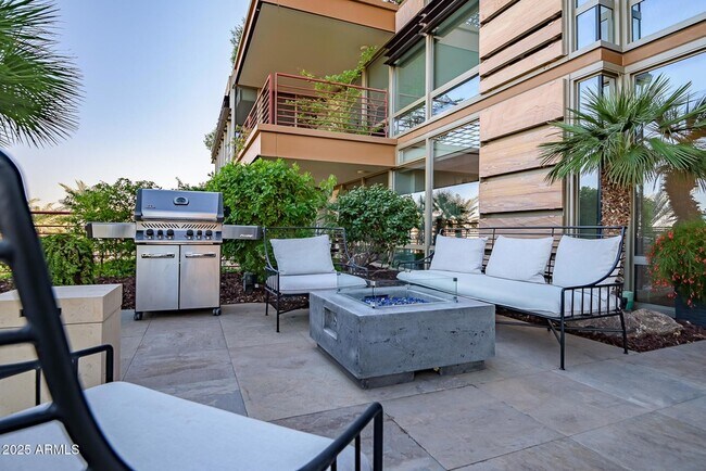 Building Photo - 7167 E Rancho Vista Dr