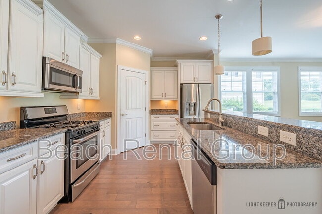 Building Photo - 121 Champions Village Dr