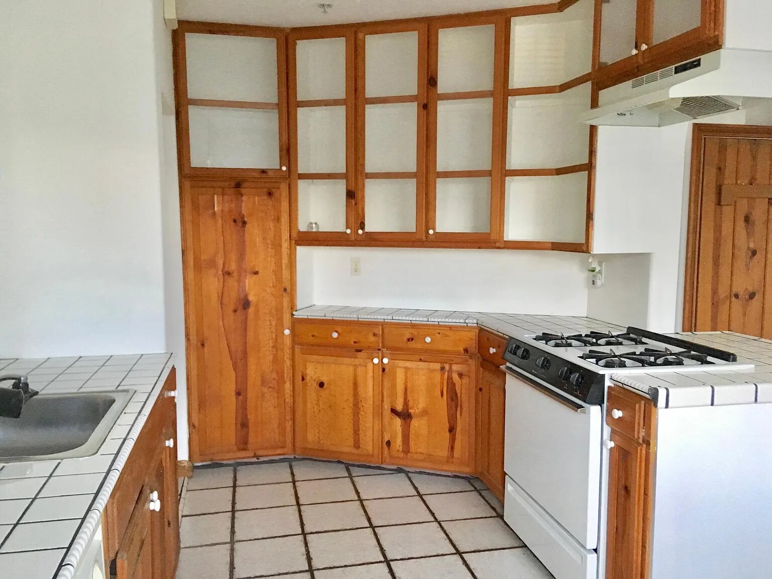 Building Photo - 460 W 39th St