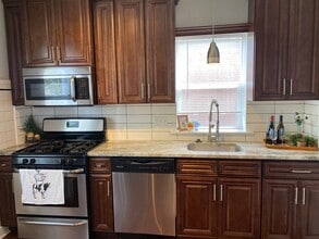 Building Photo - Beautiful Renovated Home with Garage!