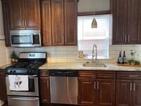 Building Photo - Beautiful Renovated Home with Garage!