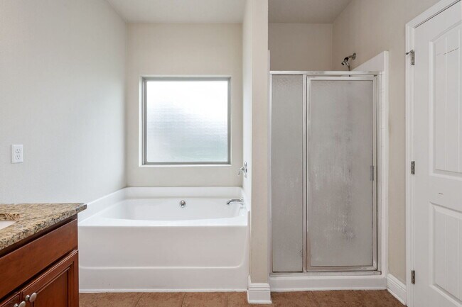 Building Photo - Crestview: 4 Bedrooms in Liberty Oaks