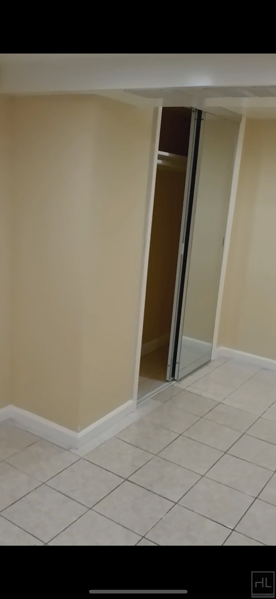 Building Photo - Studio Apartment In Renovated Two Family B...