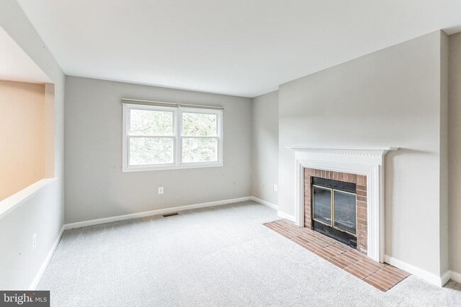 Building Photo - 5335 Lake Cove Ct
