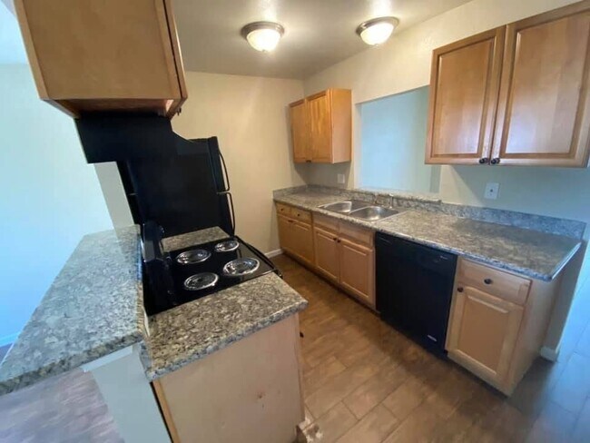 Building Photo - 5128 Silver Creek Dr