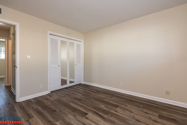 Building Photo - Remodeled Condo | LVP Flooring | Central A/C