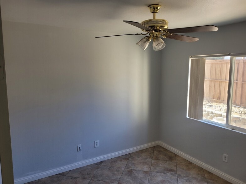 Building Photo - 18885 Oakview Way