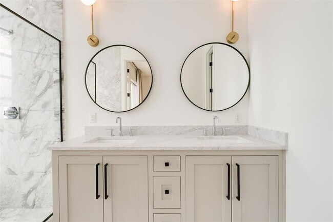 Building Photo - 827 NW 8th St