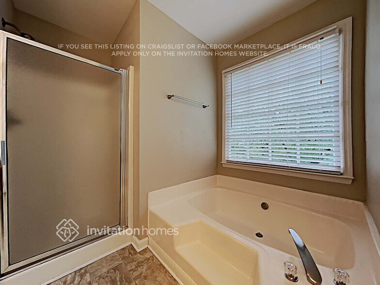 Building Photo - 611 Willow Ridge Dr NE