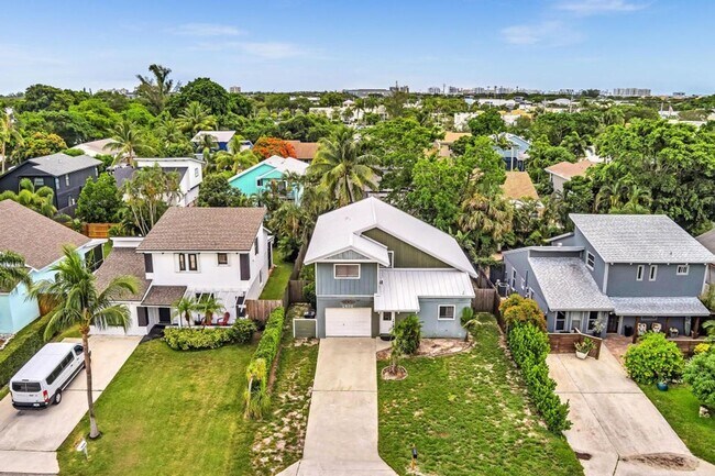 Building Photo - Beautiful 3 bedroom 2 bathroom Home in heart of  Delray Beach