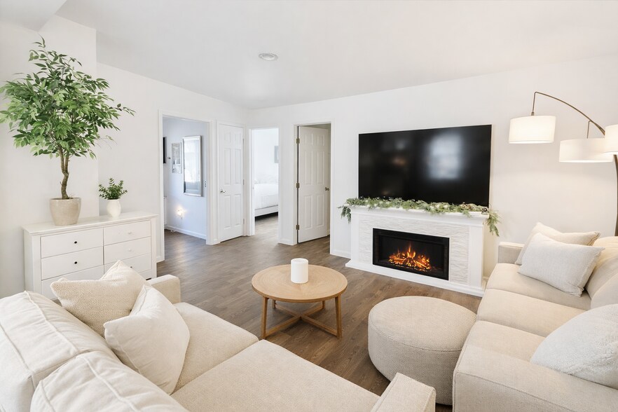 Living Room - 18417 York Rd