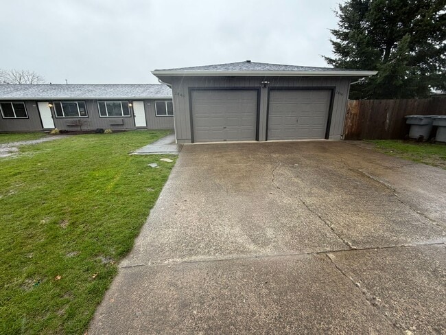 Building Photo - Newly Remodeled Large 2 Bedroom!