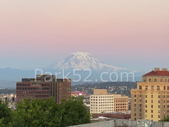 Primary Photo - Downtown Tacoma Townhome!