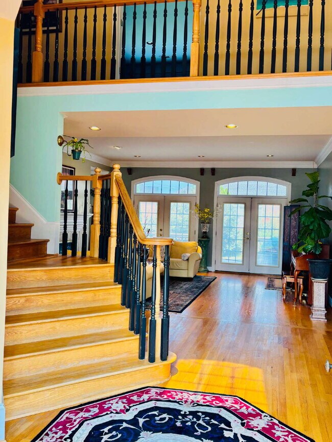 Building Photo - The Hampton Castle Haven, Room 2 | Private Bedroom + En-Suite Bath Near Sentara & Riverside.