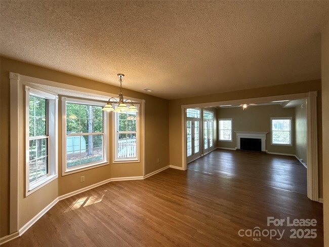 Building Photo - 12823 Diamond Dr