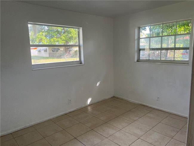 Building Photo - 10 NW 19th St