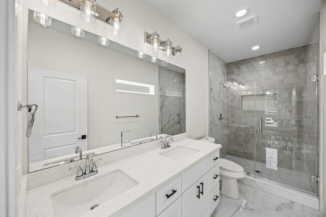 Building Photo - 443 Hahlo St