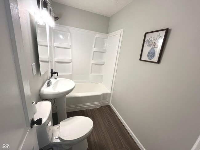 Building Photo - 1854 E Legrande Ave