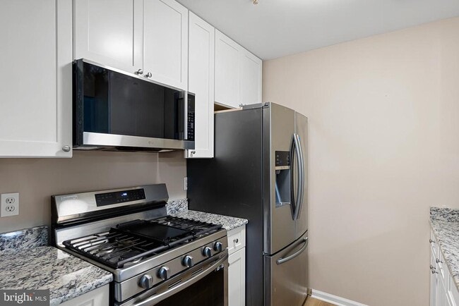 Building Photo - 1741 Braken Ave