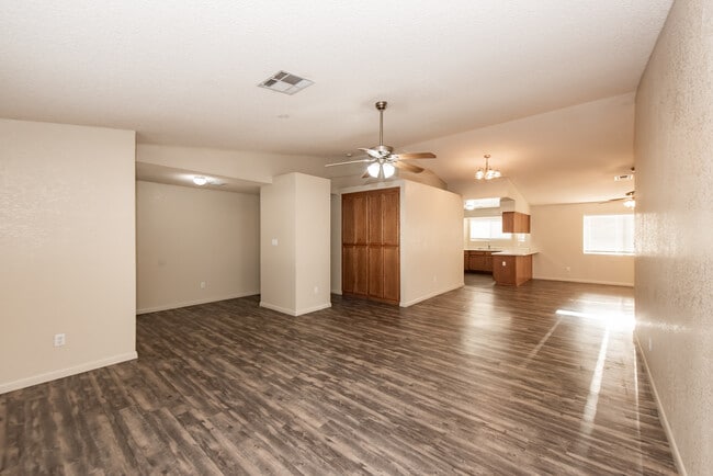 Building Photo - 2866 S 30th Dr