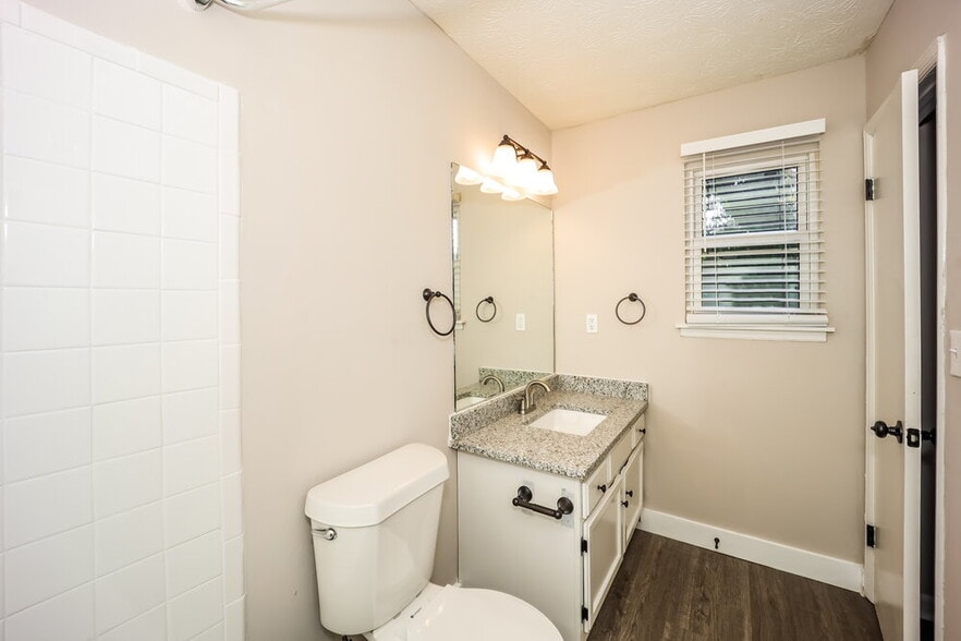 Building Photo - 8449 Willows Terrace