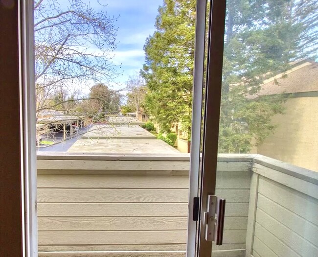 Building Photo - 9127 Newhall Dr